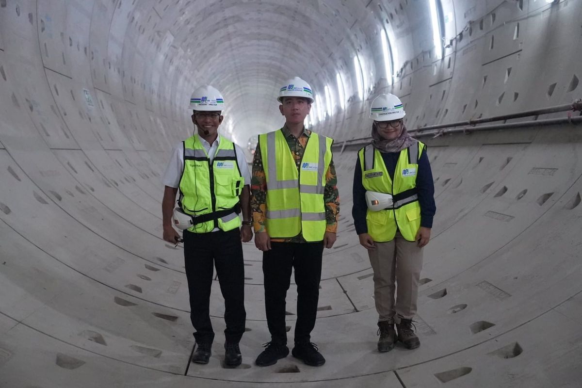 gibran-tekankan-pentingnya-proyek-mrt-jakarta-fase-2a-glodok-kota-selesai-tepat-waktu