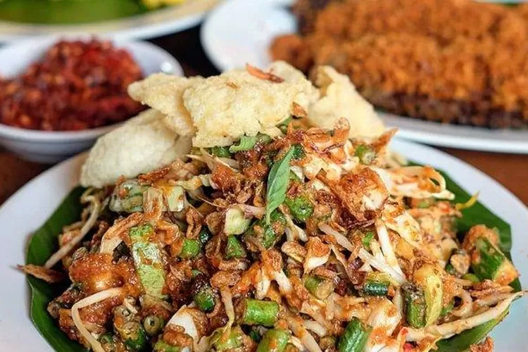 Kenali Bahan-Bahan Utama dalam Karedok yang Membuatnya Spesial